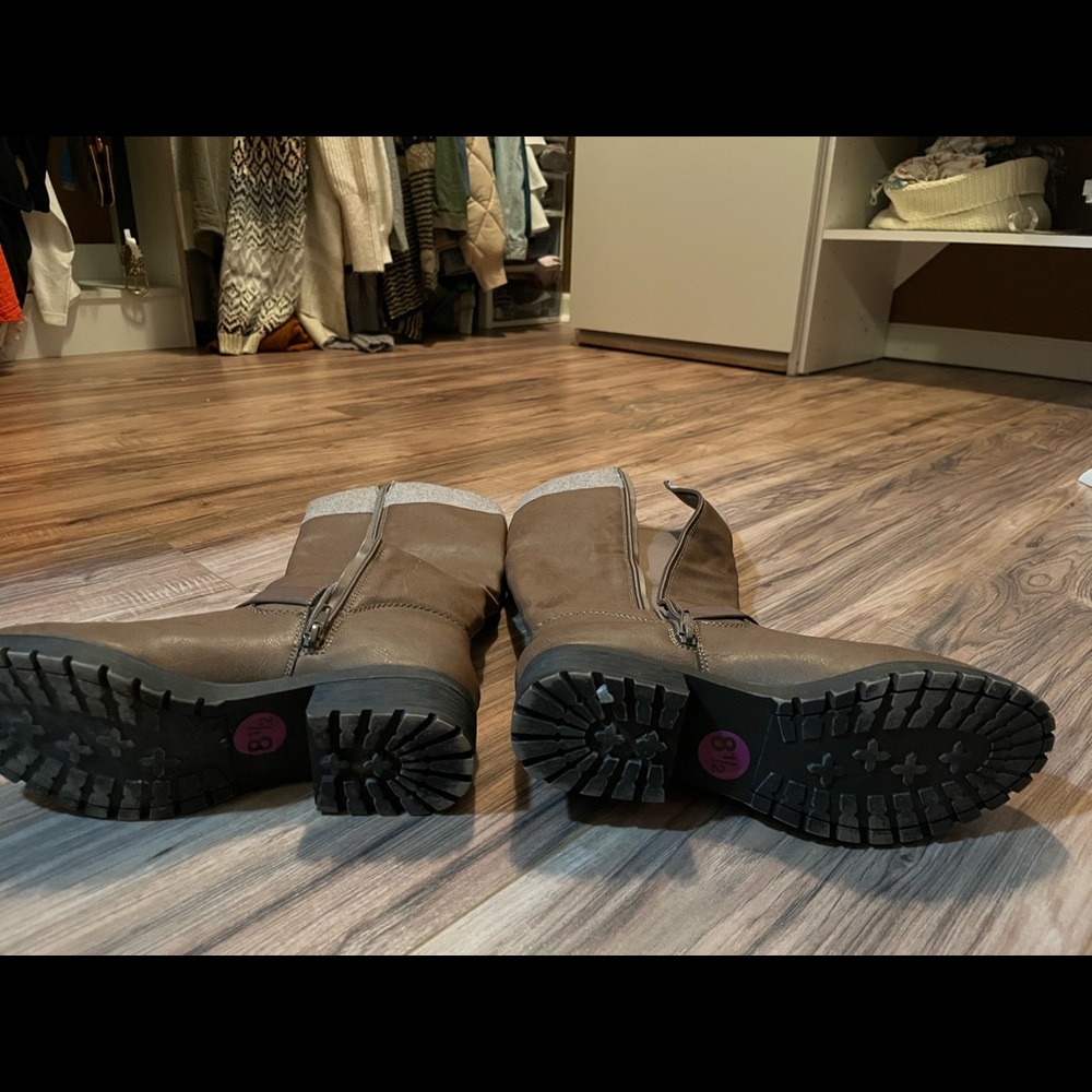 Womens winter boots fleece lining size 8.5 worn once